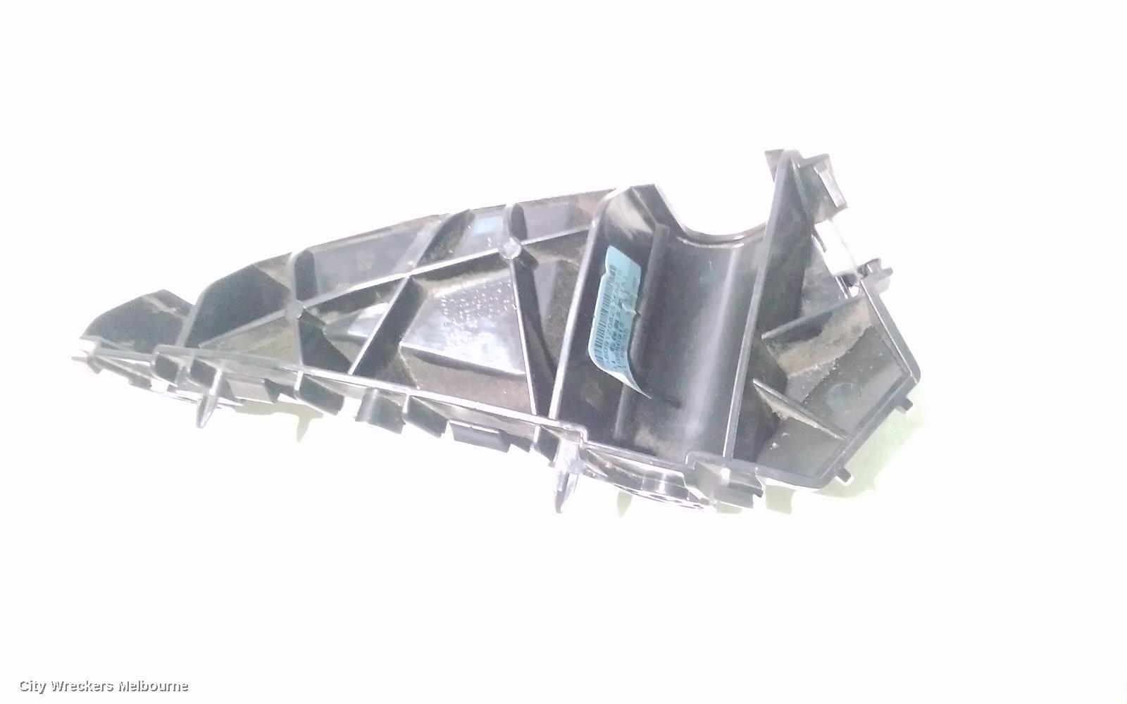 MG ZS, AZS1, 09/2017 - 06/2025, LHF BAR BRAKET: 104853
