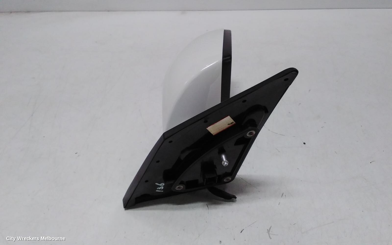 HYUNDAI IX35 RIGHT DOOR MIRROR, LM SERIES, MANUAL FOLD (6 PIN), 11/2009 - 01/2016