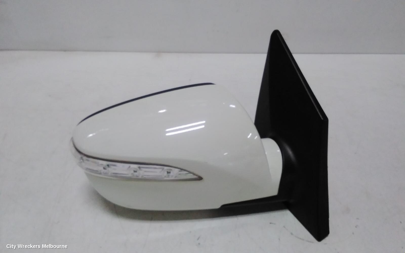 HYUNDAI IX35 RIGHT DOOR MIRROR, LM SERIES, MANUAL FOLD (6 PIN), 11/2009 - 01/2016