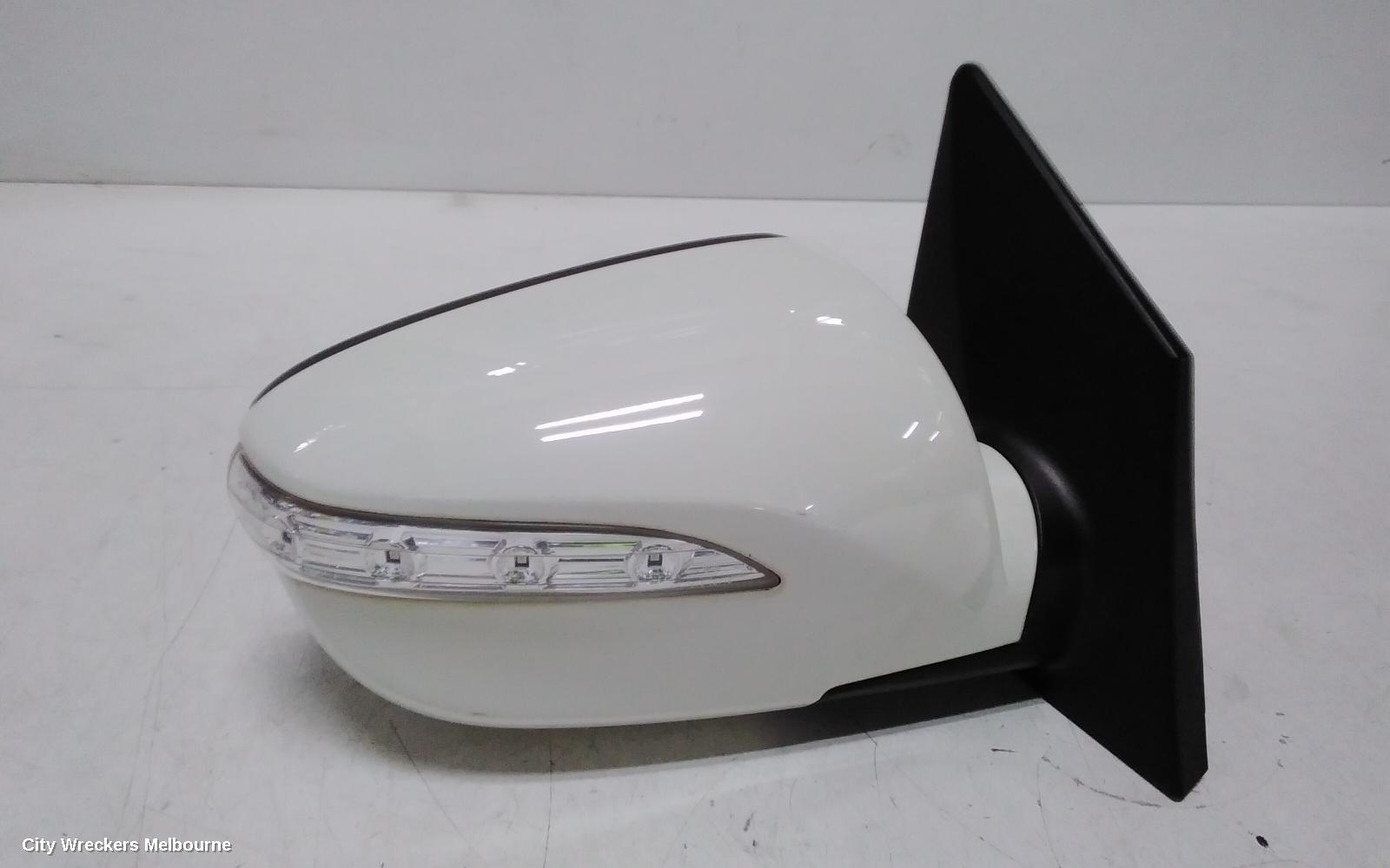 HYUNDAI IX35 RIGHT DOOR MIRROR, LM SERIES, MANUAL FOLD (6 PIN), 11/2009 - 01/2016