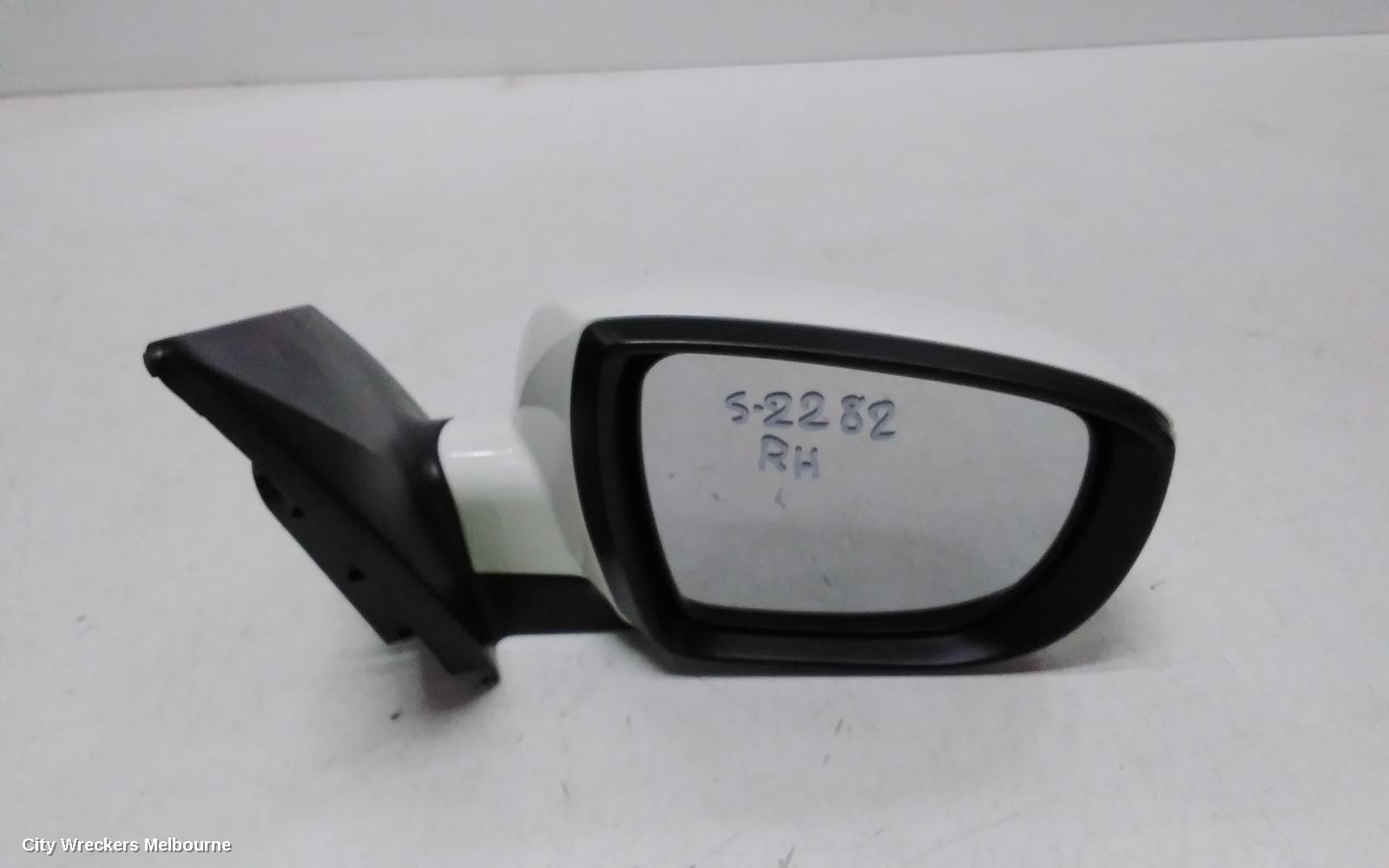 HYUNDAI IX35 RIGHT DOOR MIRROR, LM SERIES, MANUAL FOLD (6 PIN), 11/2009 - 01/2016