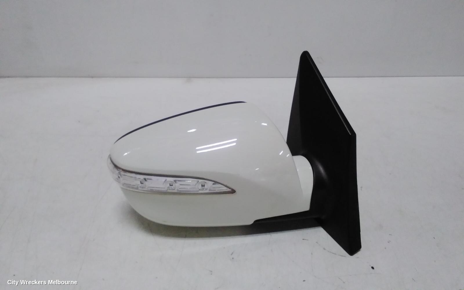 HYUNDAI IX35 RIGHT DOOR MIRROR, LM SERIES, MANUAL FOLD (6 PIN), 11/2009 - 01/2016