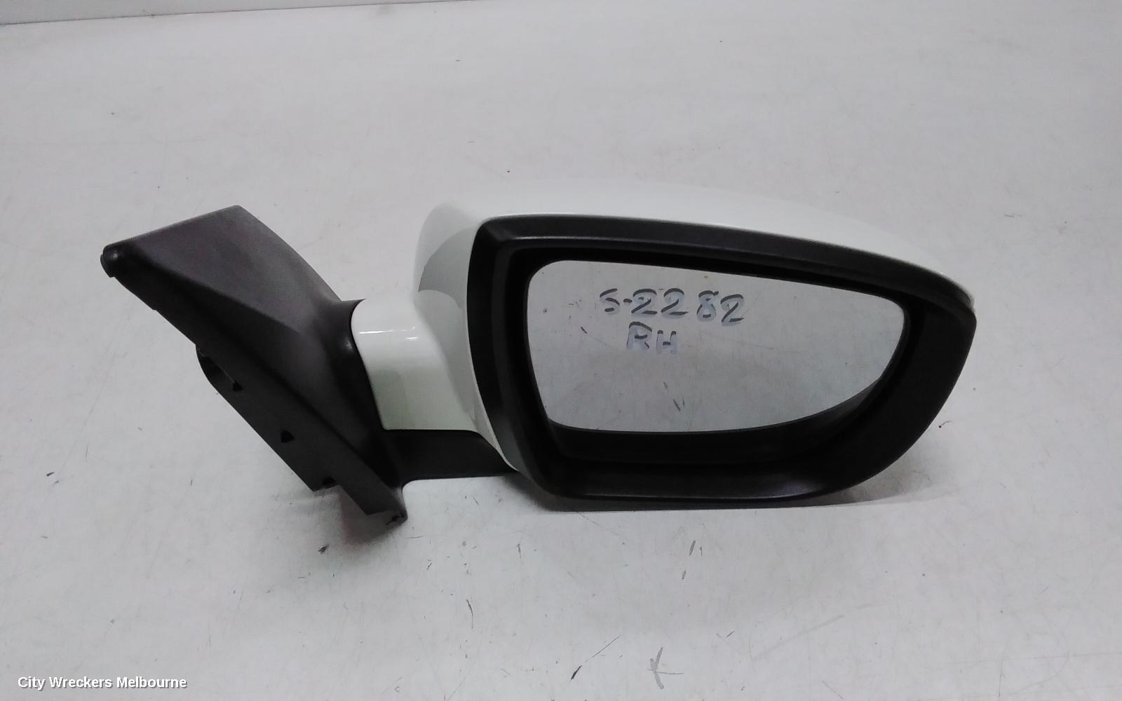 HYUNDAI IX35 RIGHT DOOR MIRROR, LM SERIES, MANUAL FOLD (6 PIN), 11/2009 - 01/2016