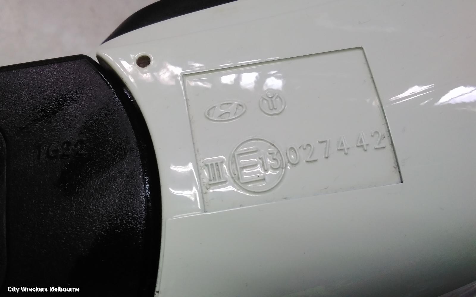HYUNDAI IX35 RIGHT DOOR MIRROR, LM SERIES, MANUAL FOLD (6 PIN), 11/2009 - 01/2016