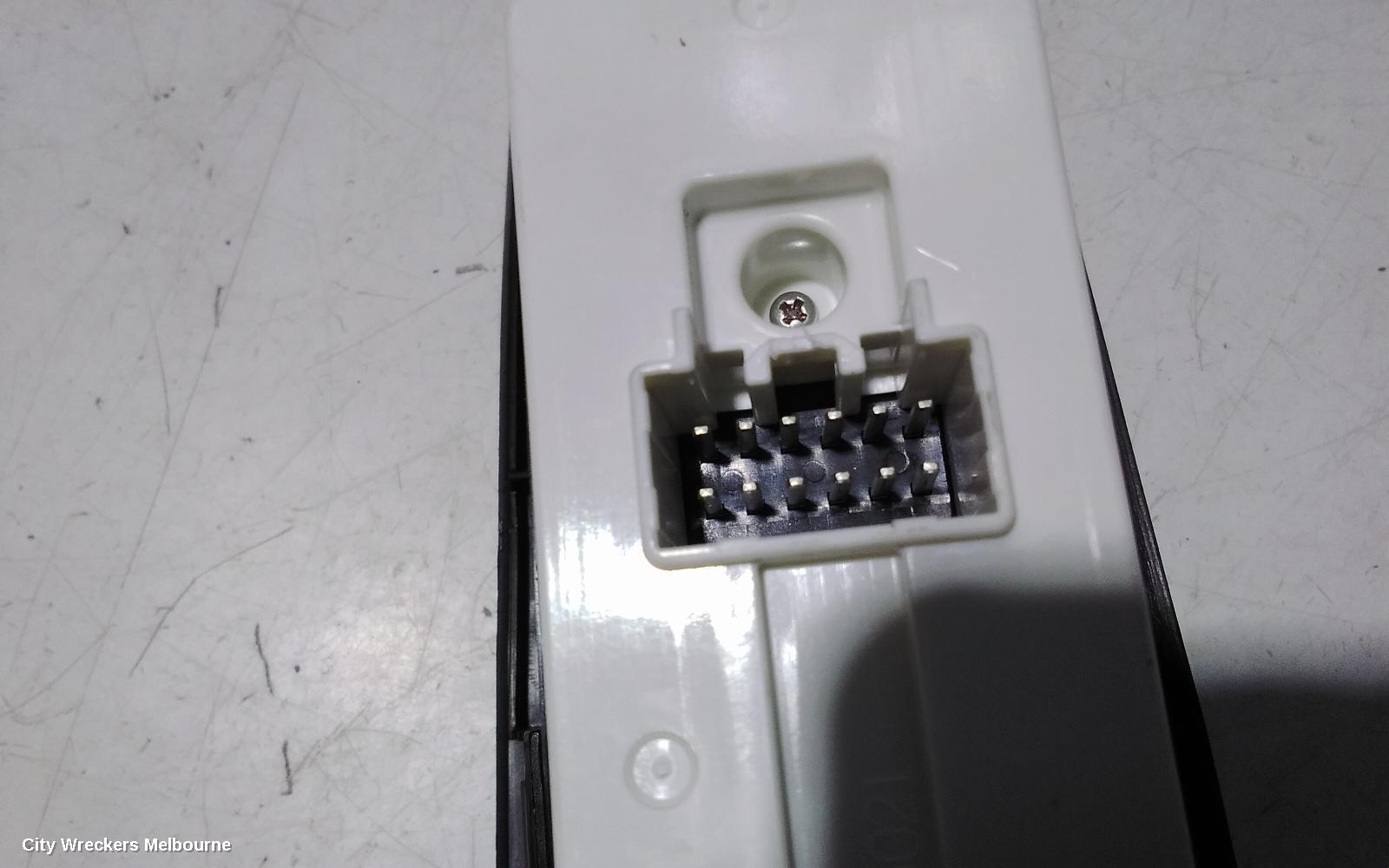 MAZDA 3 PWR DR WIND SWITCH, RH FRONT (MASTER SWITCH), NON FOLDING TYPE, BL, 04/2009 - 10/2013
