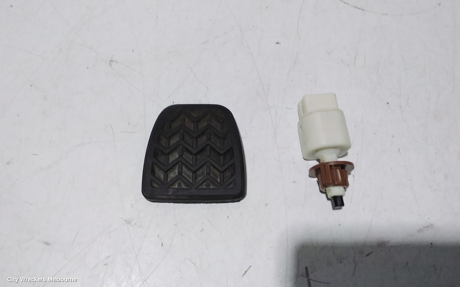 TOYOTA HIACE PEDAL ASSEMBLY, BRAKE PEDAL, TRH/KDH, 01/2005 - 12/2014