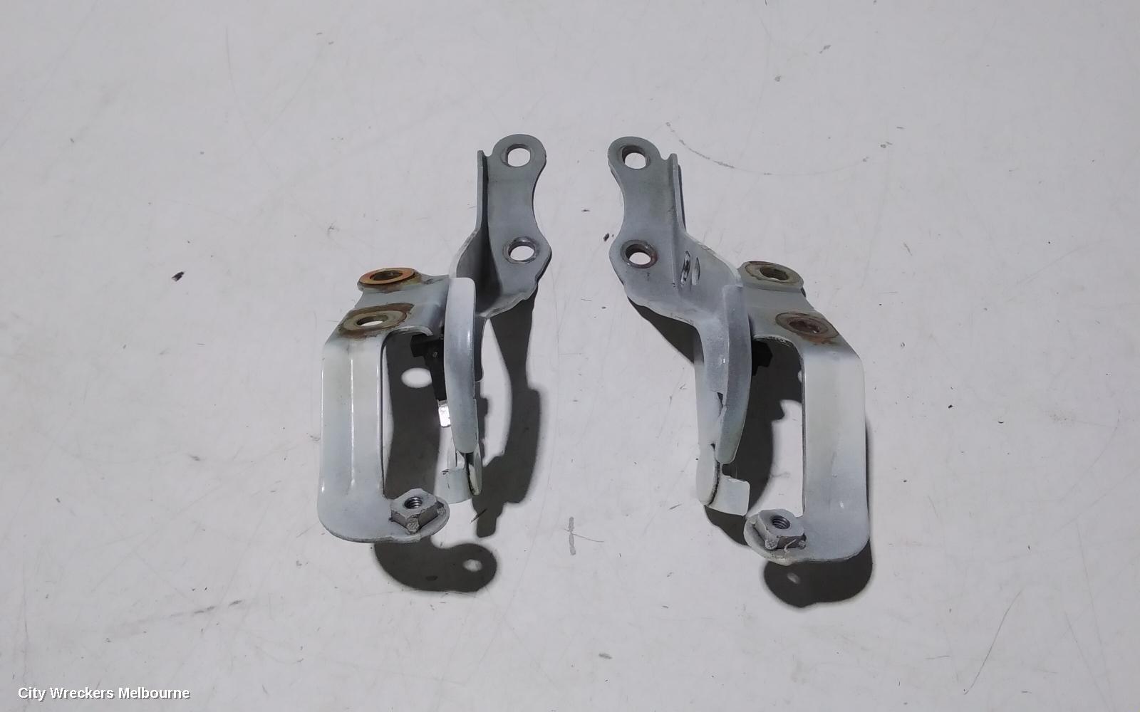 TOYOTA HIACE BONNET HINGE/STRUT, HINGES (PAIR), TRH/KDH, 03/2005 - 04/2019