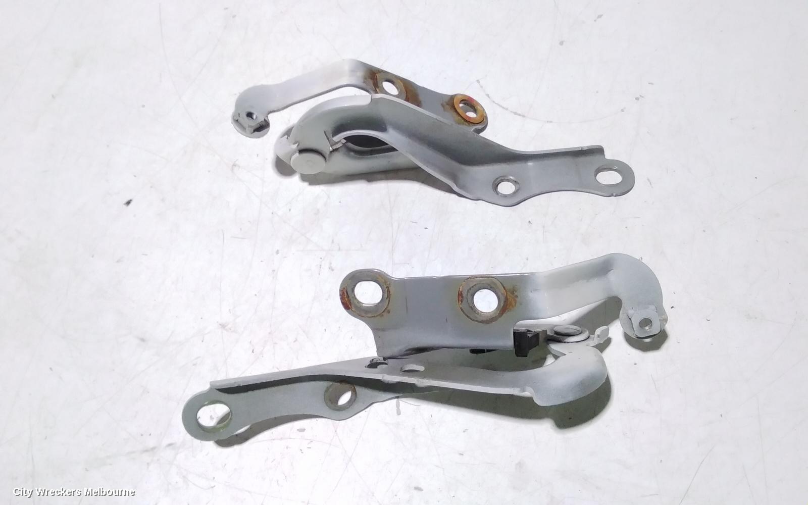 TOYOTA HIACE BONNET HINGE/STRUT, HINGES (PAIR), TRH/KDH, 03/2005 - 04/2019