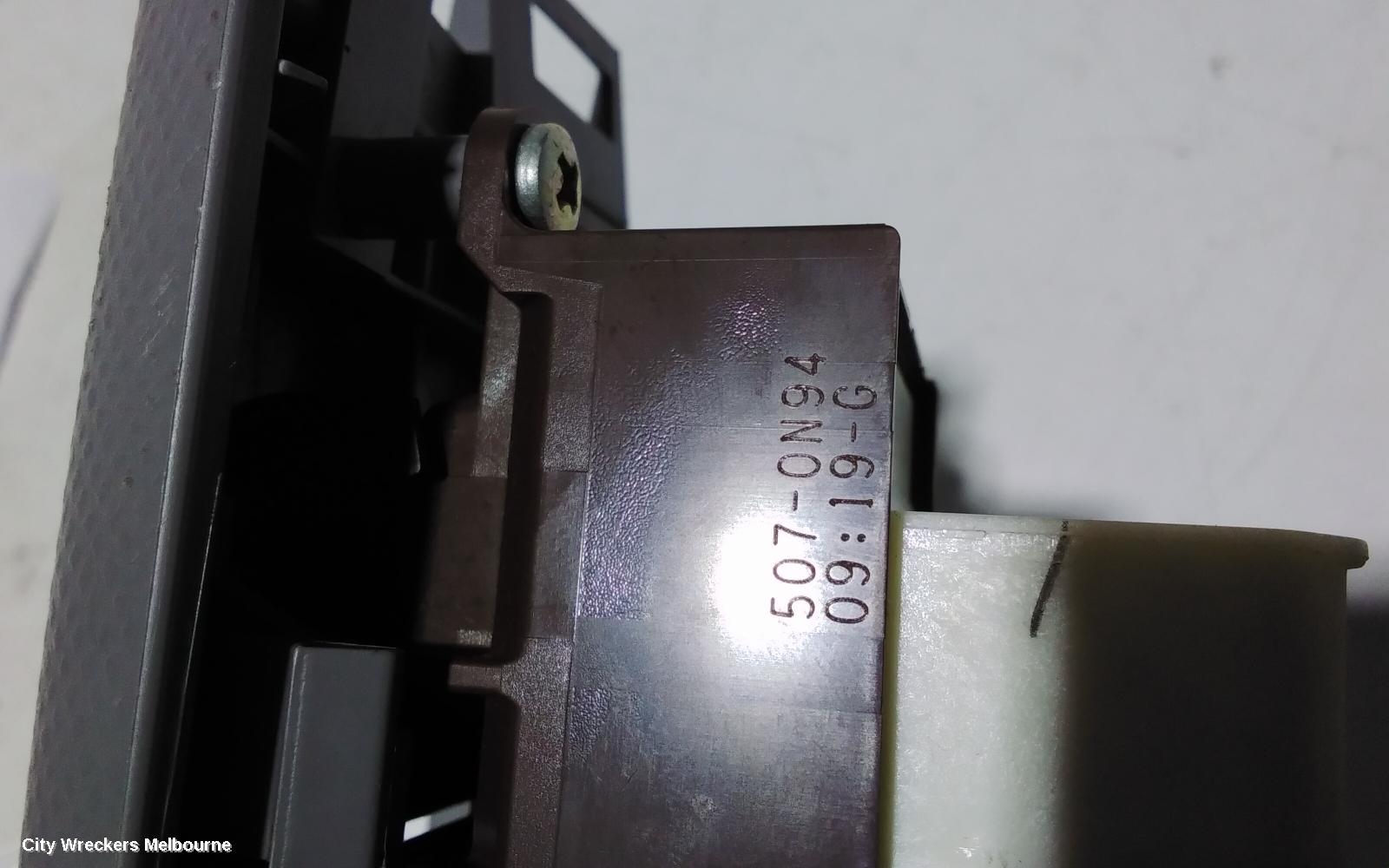 TOYOTA YARIS PWR DR WIND SWITCH, RH FRONT (MASTER SWITCH), 4 SWITCH TYPE, 5DR HATCH/SEDAN, NCP9#, 10/2005 ONWARDS