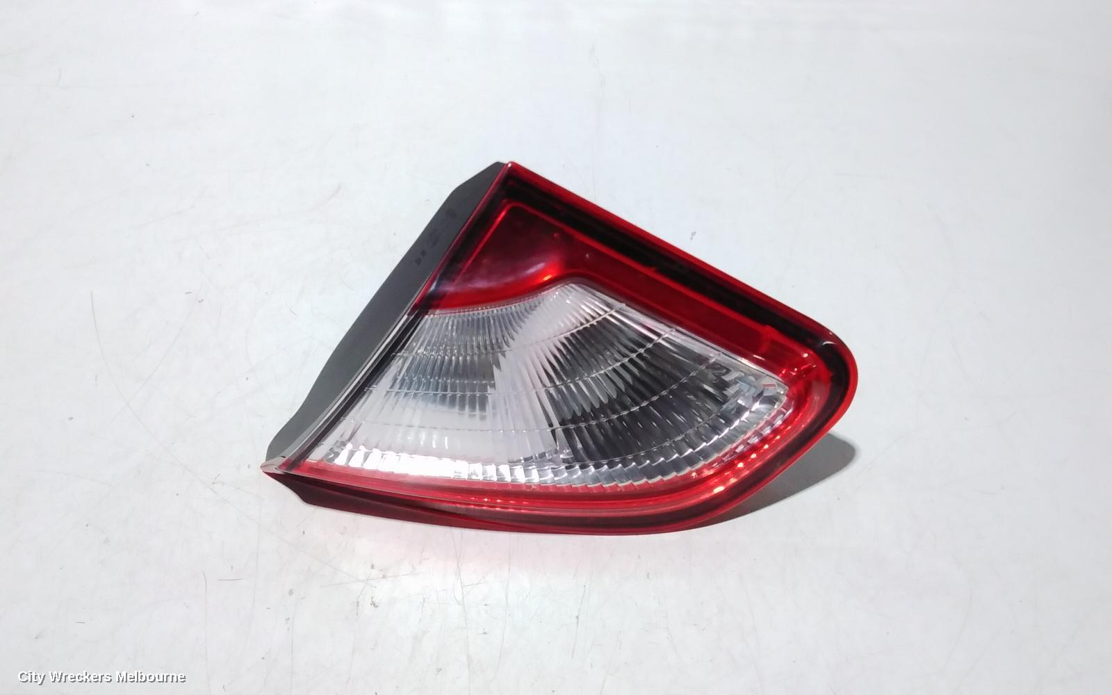 NISSAN DUALIS REAR GARNISH, TAILGATE LAMP (RH SIDE), J10, 01/2010 - 05/2014