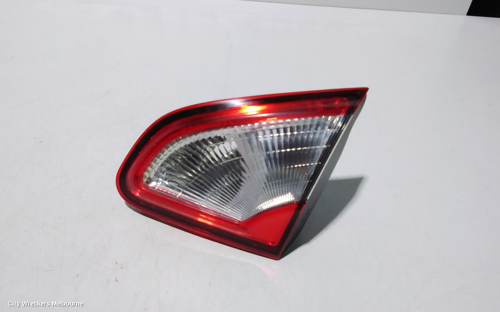 NISSAN DUALIS REAR GARNISH, TAILGATE LAMP (RH SIDE), J10, 01/2010 - 05/2014