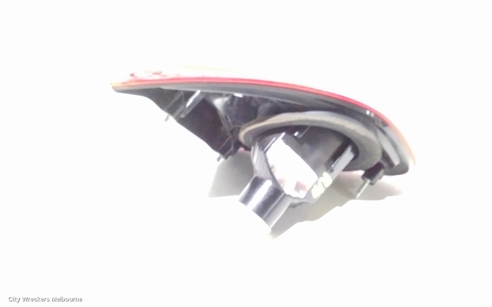 NISSAN DUALIS REAR GARNISH, TAILGATE LAMP (RH SIDE), J10, 01/2010 - 05/2014
