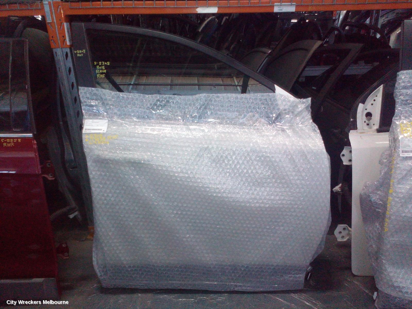 TOYOTA RAV4 RIGHT FRONT DOOR, XA40, 12/2012 - 11/2018