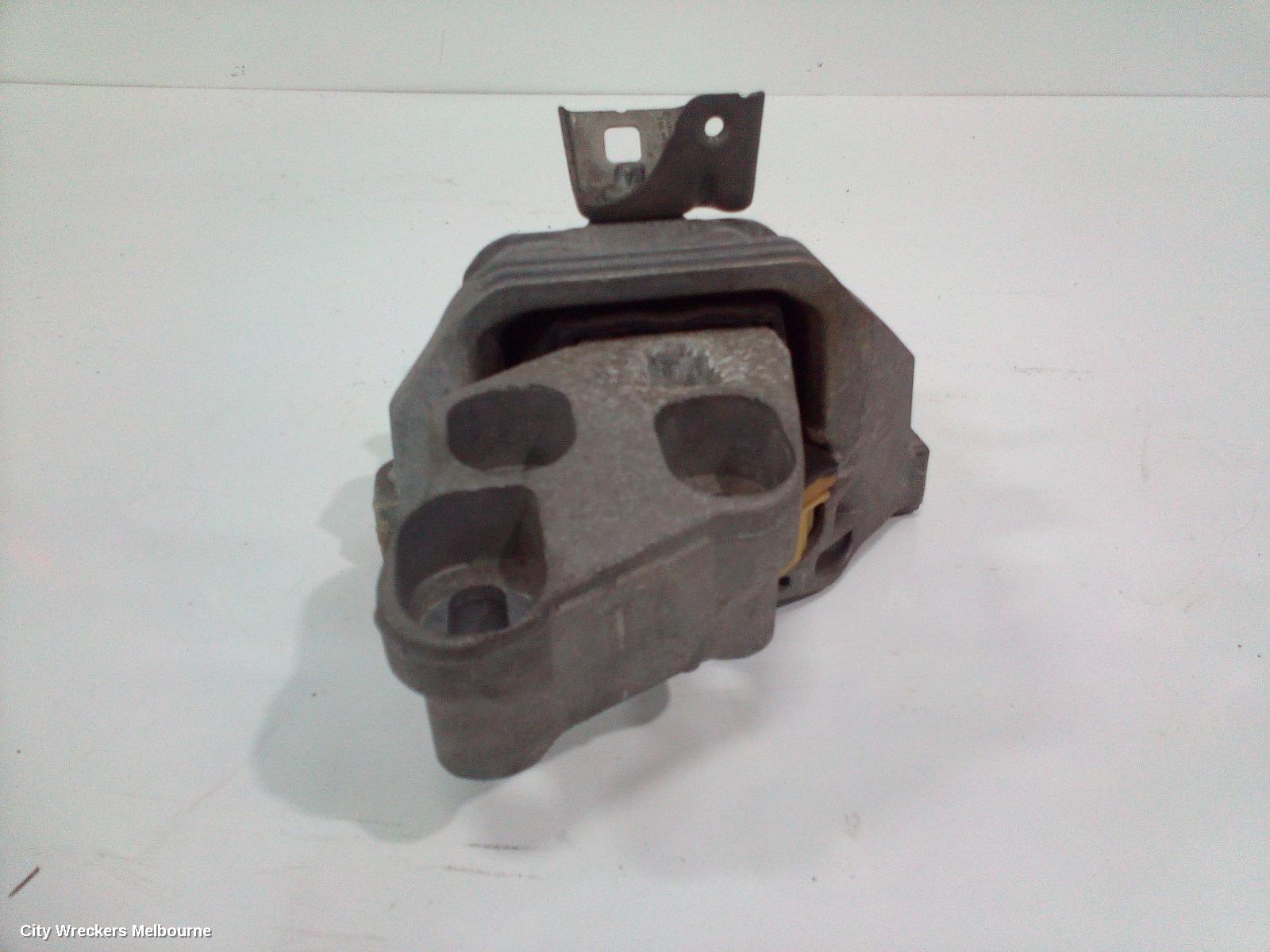 MERCEDES CLA CLASS MOUNT, ENGINE MOUNT, PETROL, 1.6, TURBO, C117/X117, CLA200, 270.910 CODE, 10/2013 - 01/2019