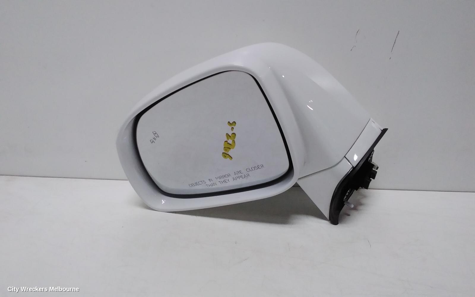 HOLDEN CAPTIVA LEFT DOOR MIRROR, CG, W/ BLINDSPOT DETECTION TYPE, 10/2015 - 06/2018