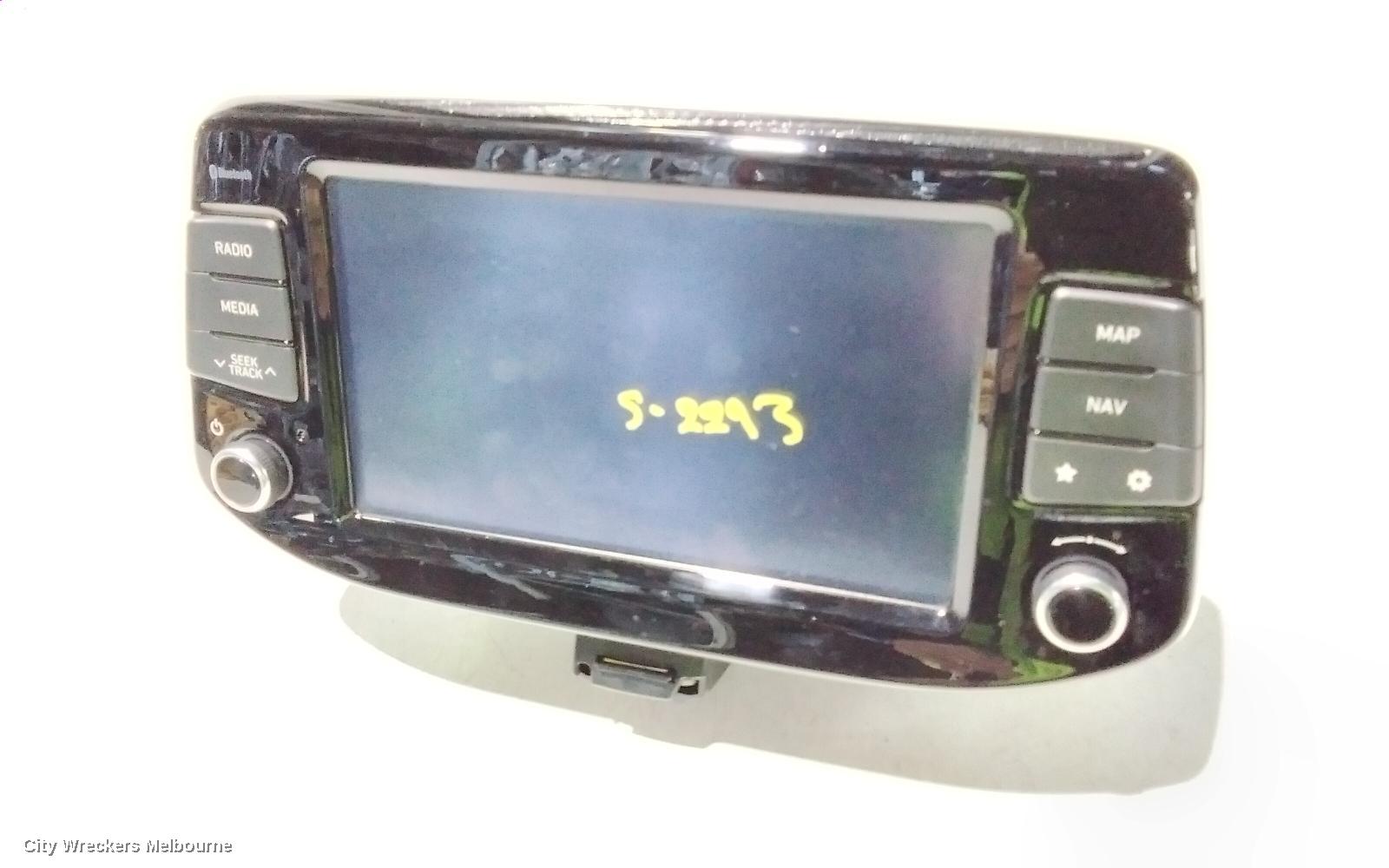 HYUNDAI I30 RADIO/CD/DVD/SAT/TV, HEAD UNIT & DISPLAY, 8 IN, SAT NAV/PREMIUM AUDIO TYPE, (S. KOREA VIN KMHH), PD, HATCH, 03/2017 - 07/2020