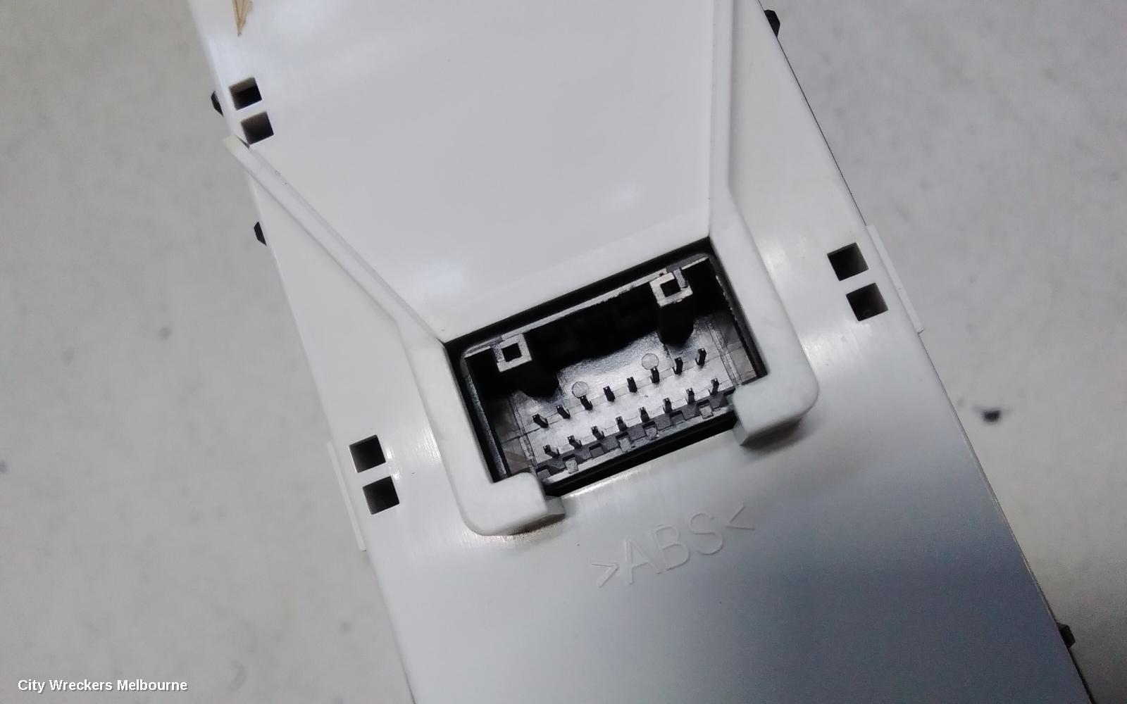 HYUNDAI SANTA FE PWR DR WIND SWITCH, RH FRONT (MASTER SWITCH), NON FOLDING MIRRORS TYPE, NON CHILD LOCK TYPE, TM, 03/2018 - 09/2020