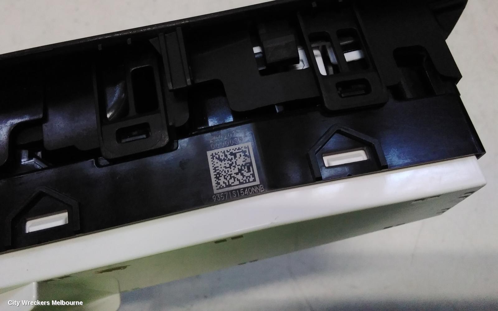 HYUNDAI SANTA FE PWR DR WIND SWITCH, RH FRONT (MASTER SWITCH), NON FOLDING MIRRORS TYPE, NON CHILD LOCK TYPE, TM, 03/2018 - 09/2020