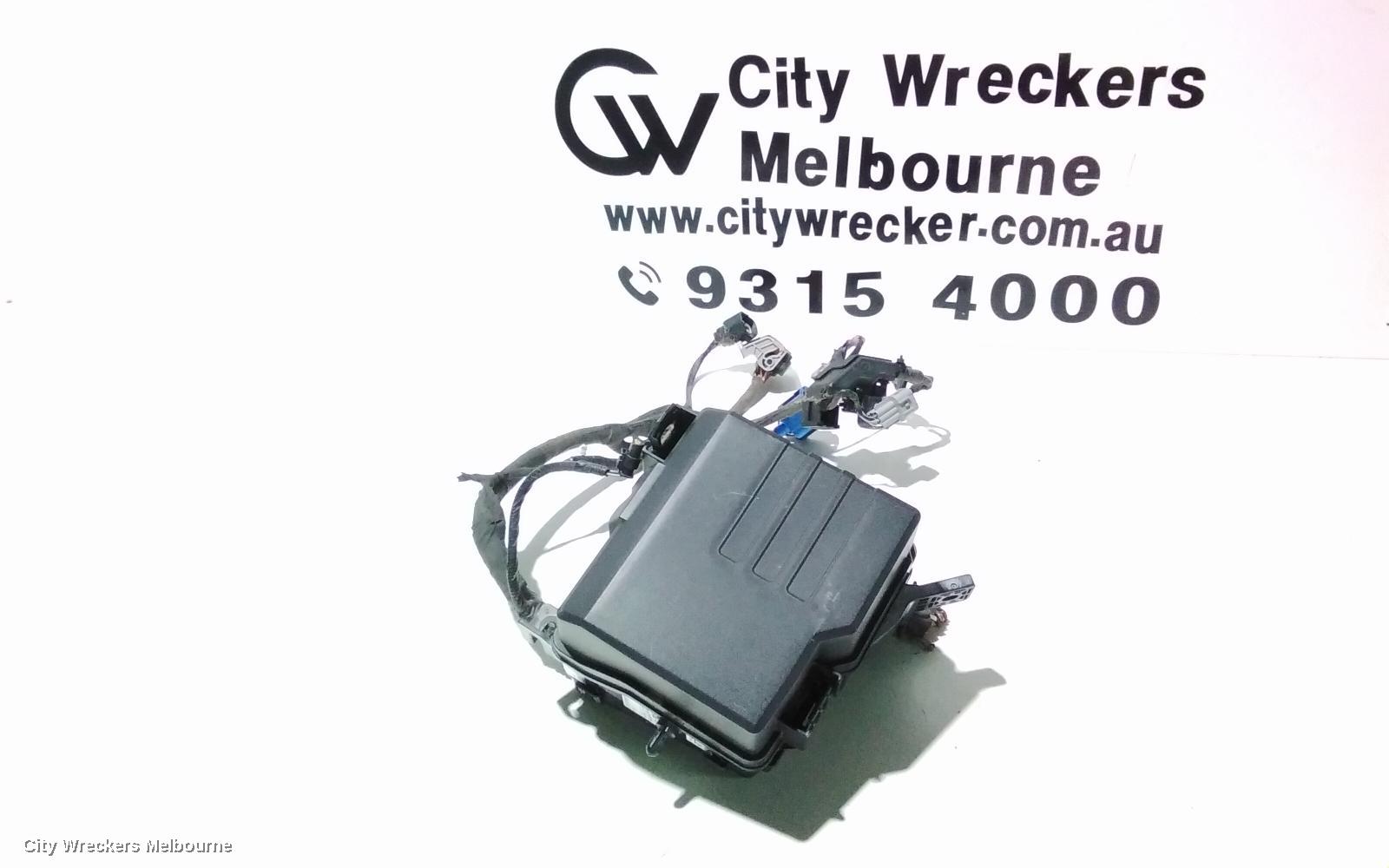 HYUNDAI SANTA FE FUSE BOX, ENGINE BAY, 2.2, DIESEL, TM, 03/2018 ONWARDS