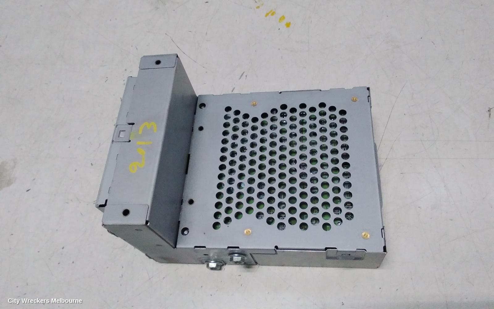 TOYOTA KLUGER RADIO/CD/DVD/SAT/TV, DVD PLAYER, GSU40-GSU45, 05/2007 - 02/2014