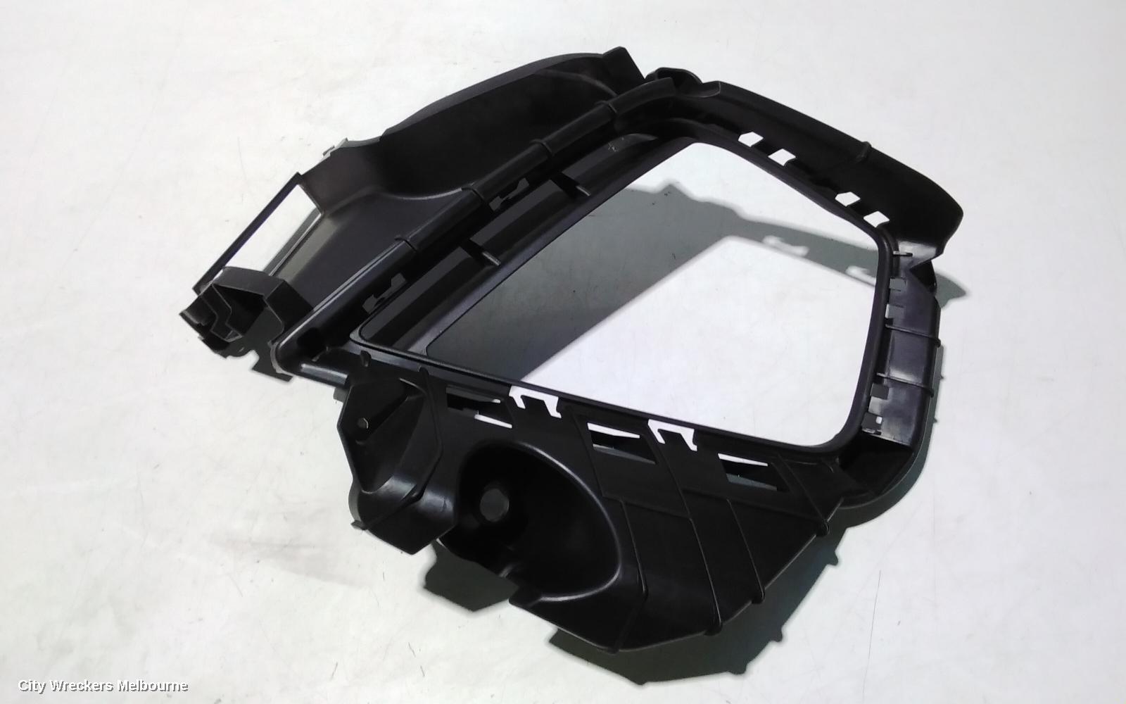 HYUNDAI TUCSON, NX4, 02/2021 ONWARDS, RH HEADLIGHT BRAKET: 105531