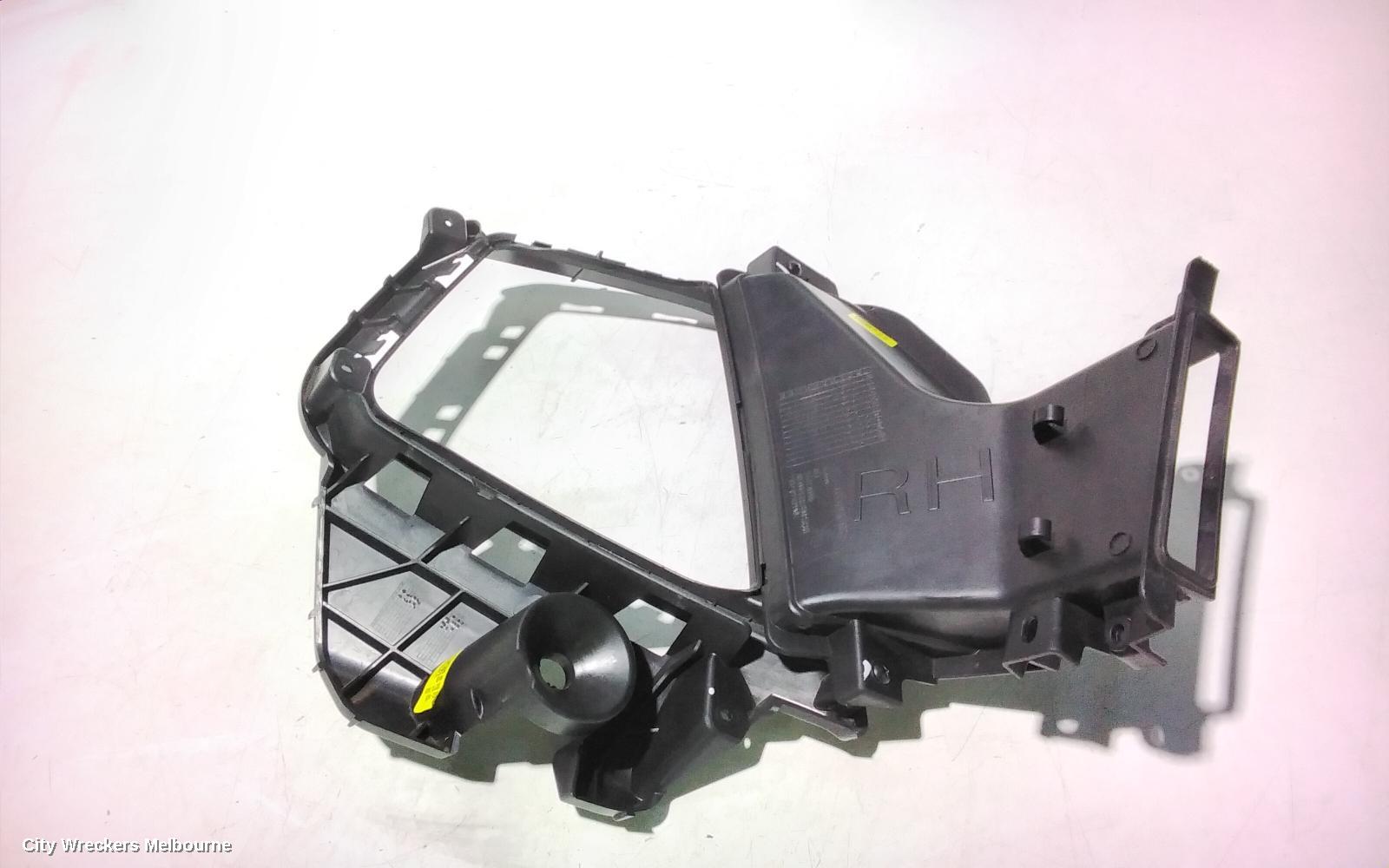HYUNDAI TUCSON, NX4, 02/2021 ONWARDS, RH HEADLIGHT BRAKET: 105531