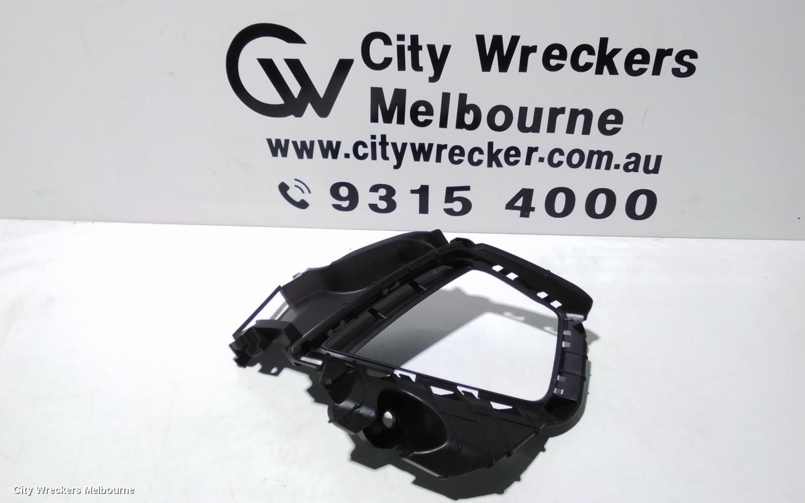 HYUNDAI TUCSON, NX4, 02/2021 ONWARDS, RH HEADLIGHT BRAKET: 105531