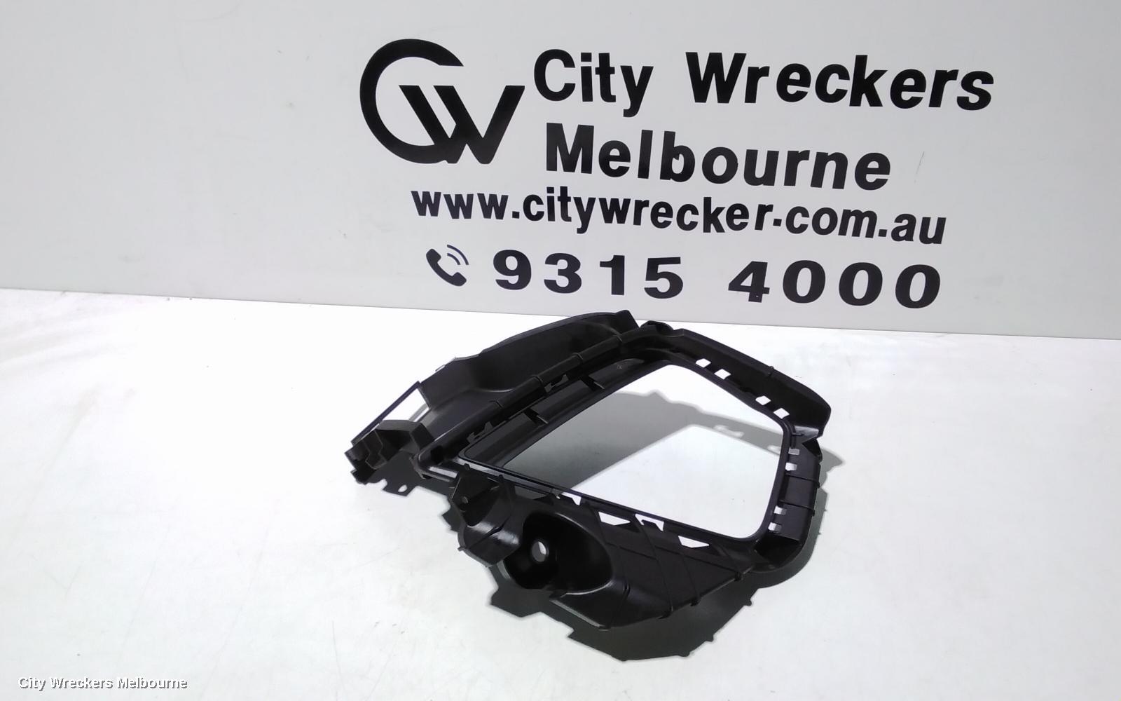 HYUNDAI TUCSON, NX4, 02/2021 ONWARDS, RH HEADLIGHT BRAKET: 105531