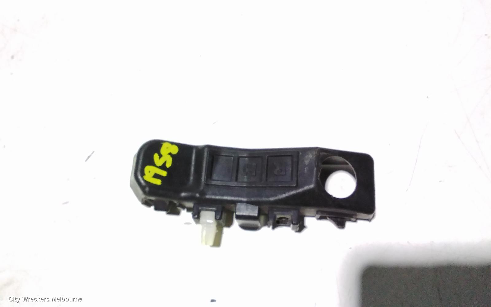 HYUNDAI VELOSTER, FS, 10/2011 - 08/2019, RHF BAR BRAKET: 105548