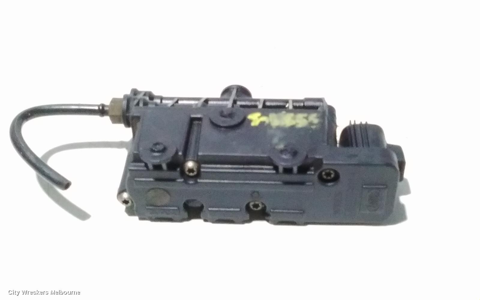 LAND ROVER RANGEROVER SPORT AIR RIDE COMPRESSOR, LEVELLING VALVE BLOCK-REAR, L320, 08/2005 - 12/2013