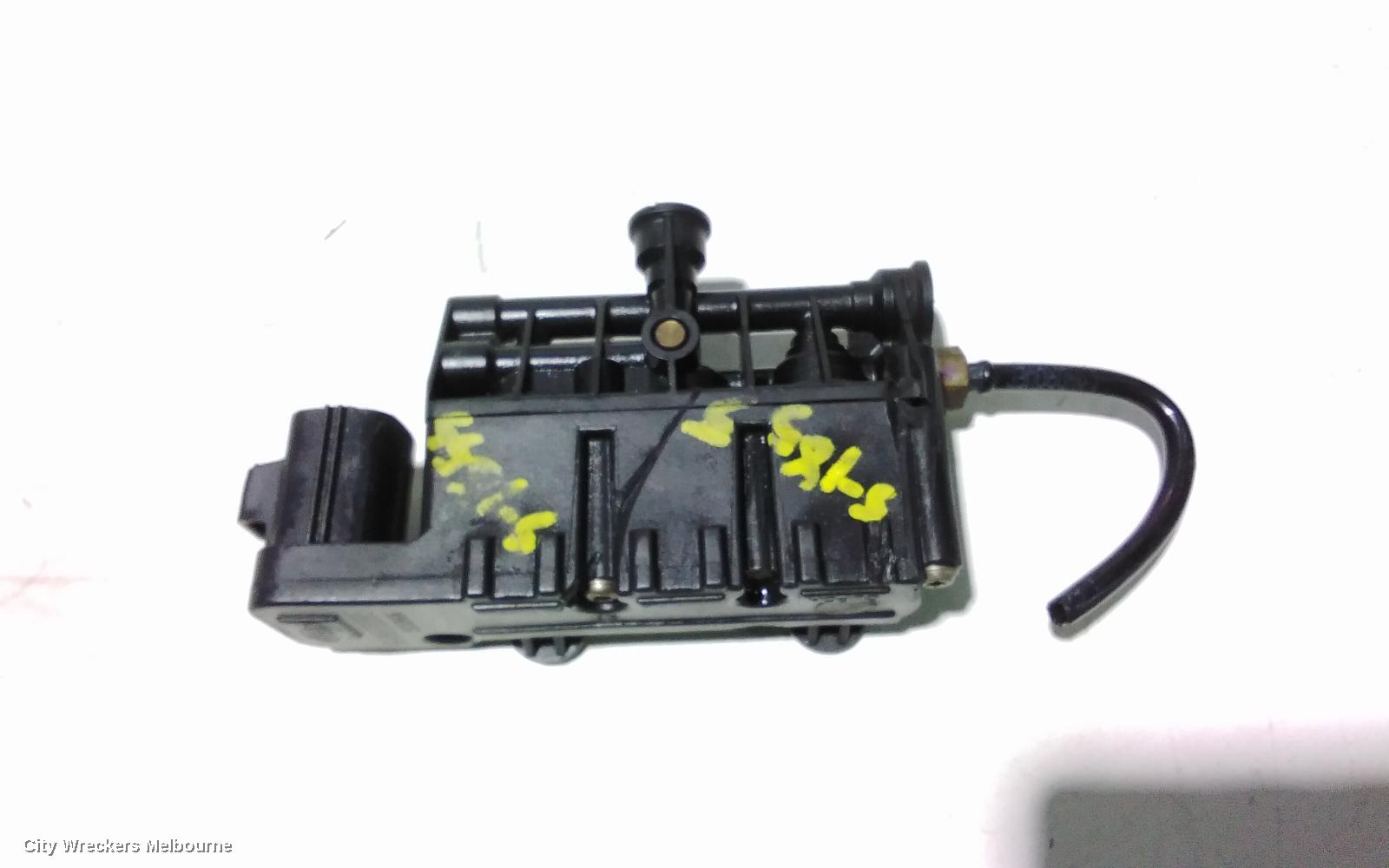 LAND ROVER RANGEROVER SPORT AIR RIDE COMPRESSOR, LEVELLING VALVE BLOCK-REAR, L320, 08/2005 - 12/2013