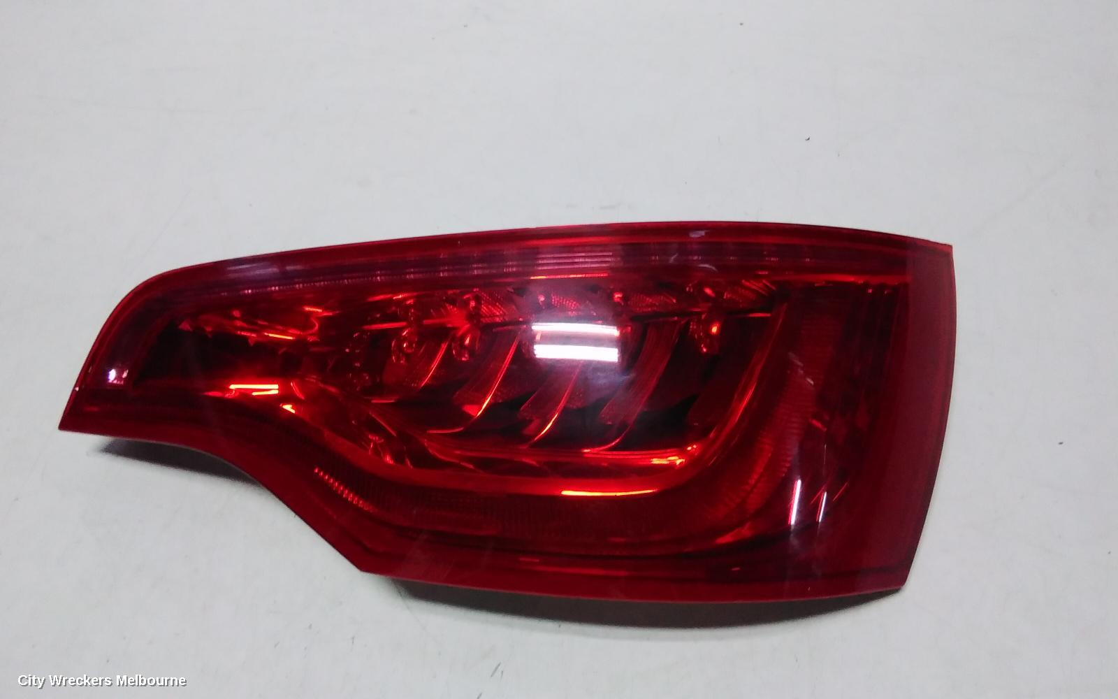AUDI Q7 RIGHT TAILLIGHT, 4L, IN TAILGATE, 10/2009 - 08/2015