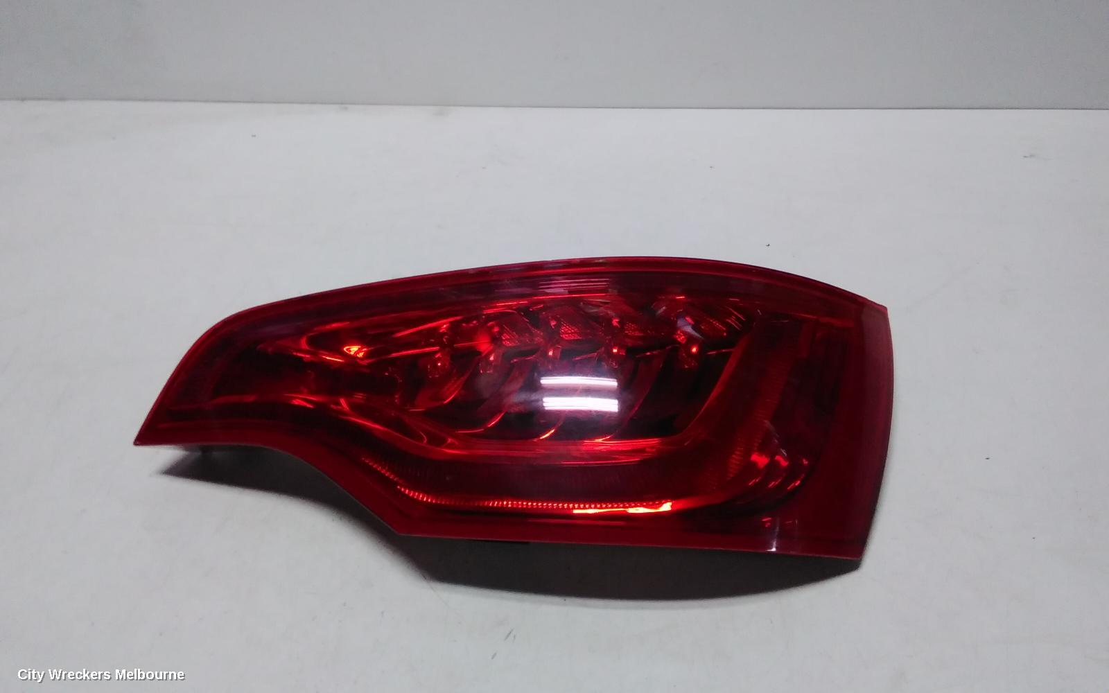 AUDI Q7 RIGHT TAILLIGHT, 4L, IN TAILGATE, 10/2009 - 08/2015