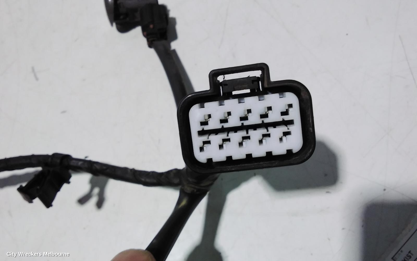 MITSUBISHI OUTLANDER, ZH, 09/2009 - 10/2012, 4 PARKING SENSORS WITH WIRING LOOM: 105783