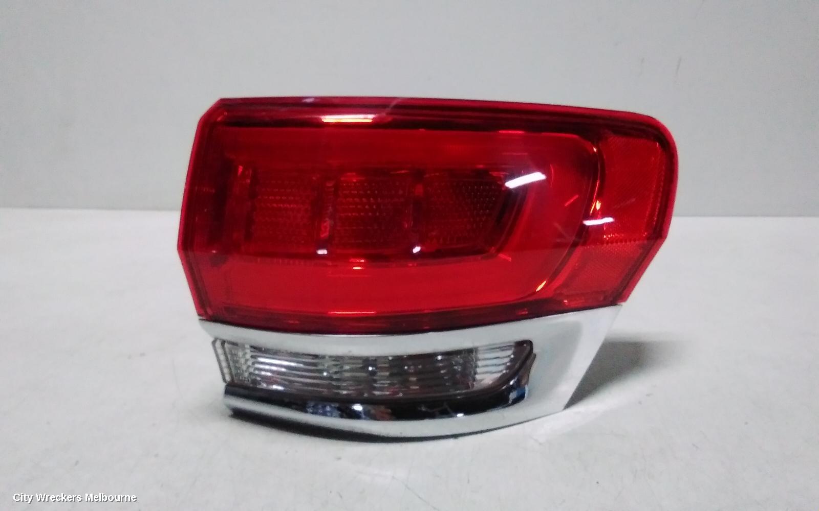 JEEP GRANDCHEROKEE RIGHT TAILLIGHT, WK, LAREDO/OVERLAND/LIMITED, W/ CHROME BEZEL, 04/2013 - 02/2022