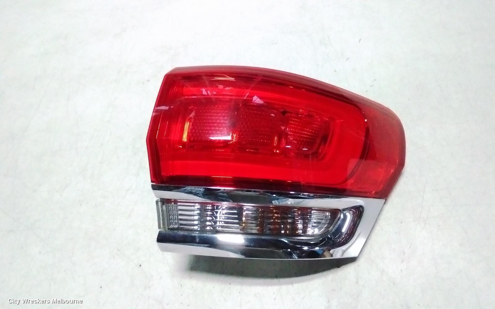 JEEP GRANDCHEROKEE RIGHT TAILLIGHT, WK, LAREDO/OVERLAND/LIMITED, W/ CHROME BEZEL, 04/2013 - 02/2022