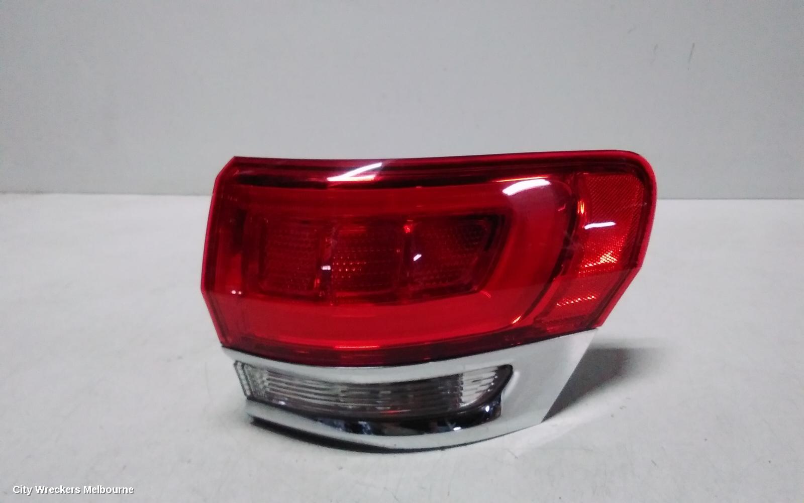 JEEP GRANDCHEROKEE RIGHT TAILLIGHT, WK, LAREDO/OVERLAND/LIMITED, W/ CHROME BEZEL, 04/2013 - 02/2022