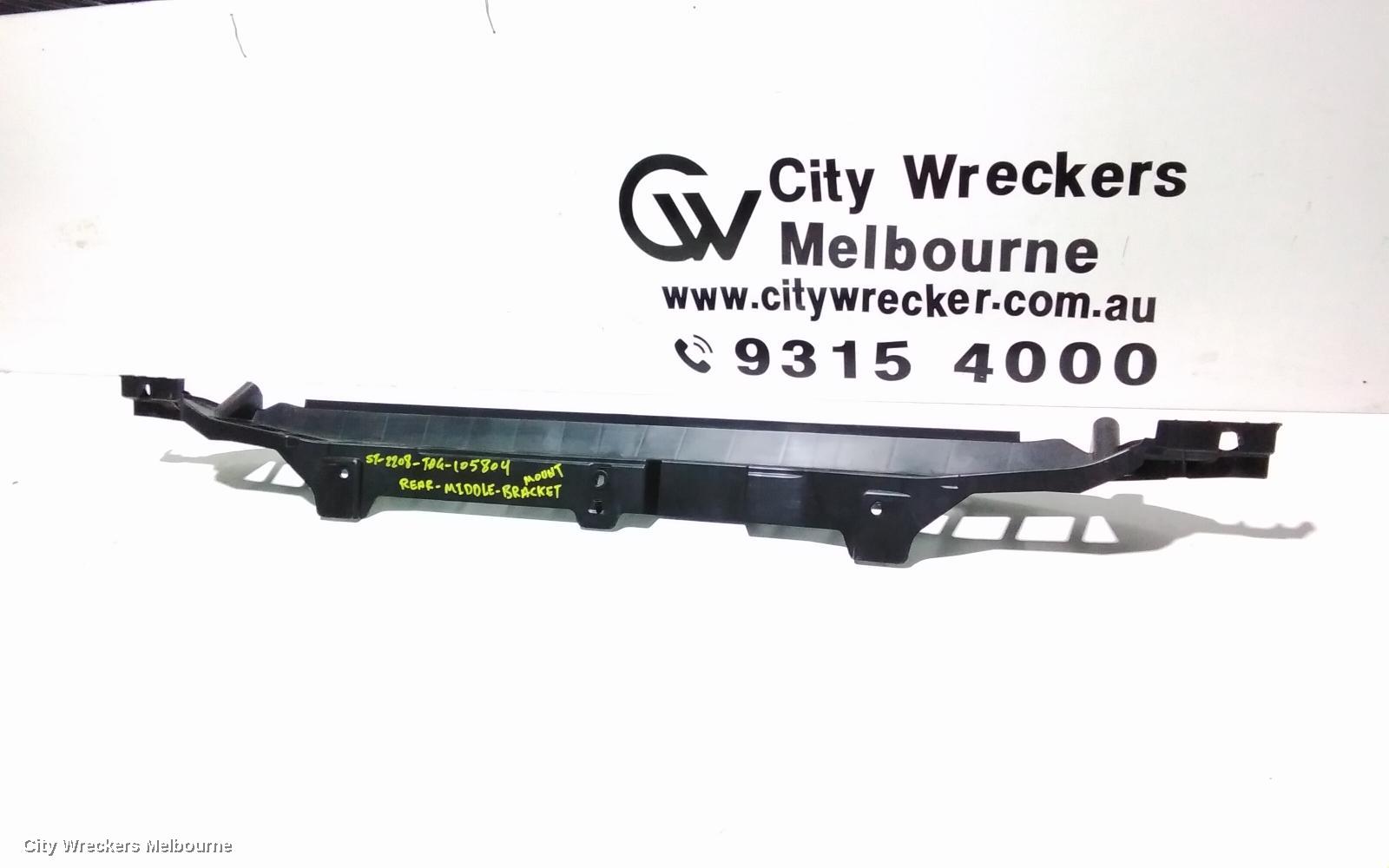 LAND ROVER RANGEROVER SPORT, L494, 12/2013 - 04/2022, REAR CENTRE BRAKET: 105804