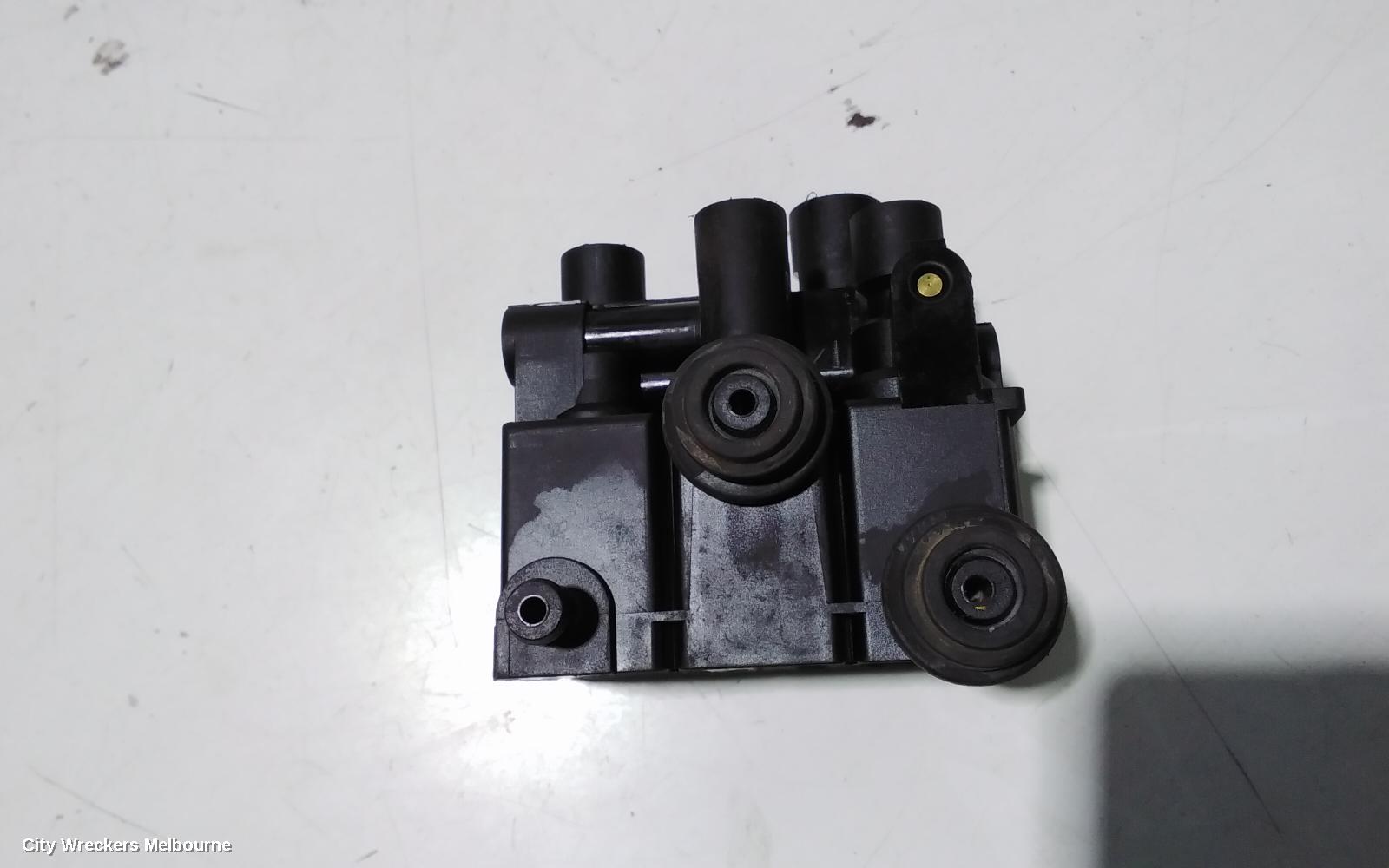 LAND ROVER RANGEROVER SPORT AIR RIDE COMPRESSOR, LEVELLING VALVE BLOCK (REAR), L494, 12/2013 - 05/2018