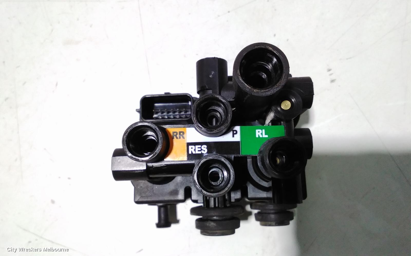 LAND ROVER RANGEROVER SPORT AIR RIDE COMPRESSOR, LEVELLING VALVE BLOCK (REAR), L494, 12/2013 - 05/2018