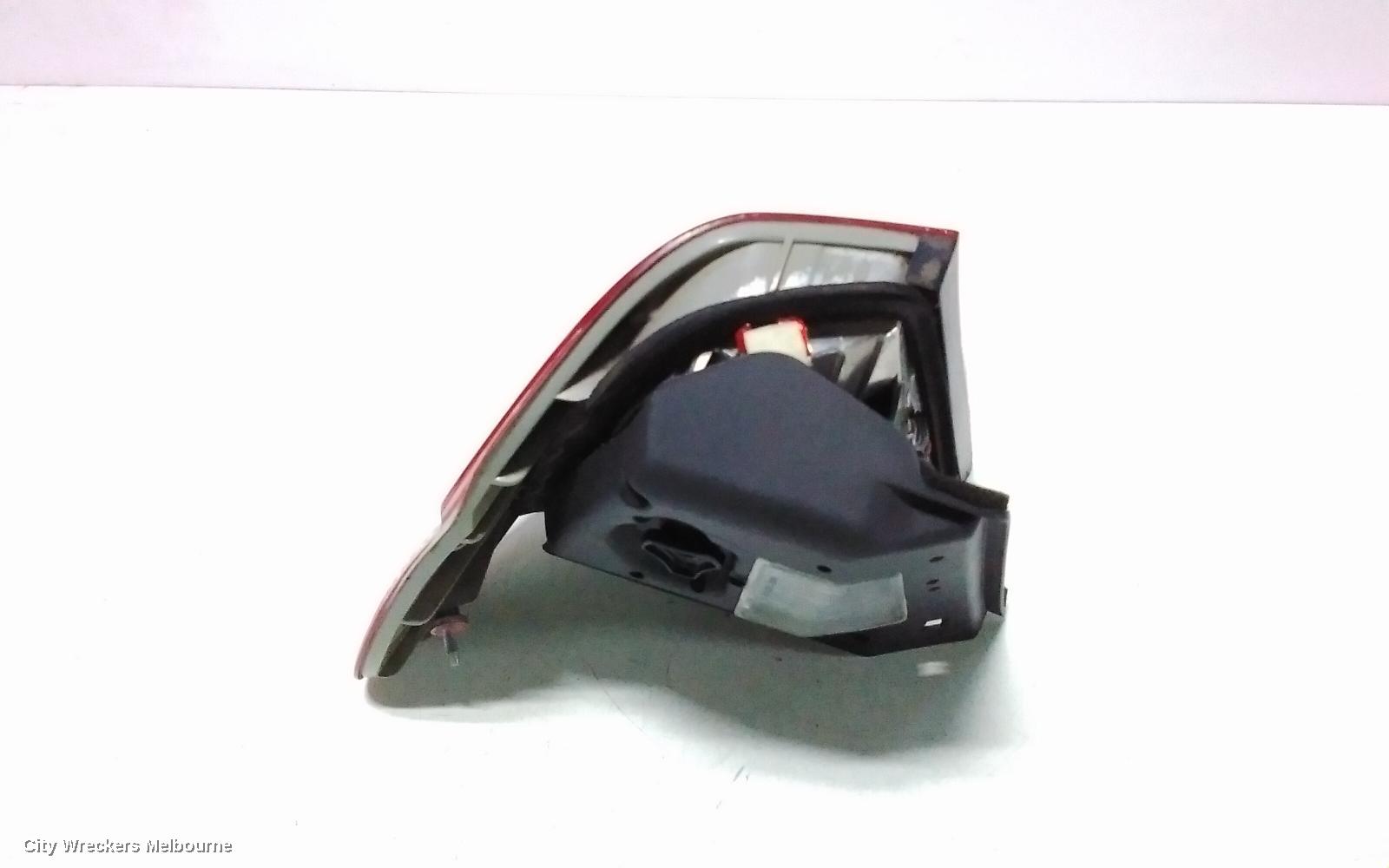 BMW 3 SERIES RIGHT TAILLIGHT, E46, SEDAN, CLEAR FLASHER TYPE, 10/2001 - 01/2005