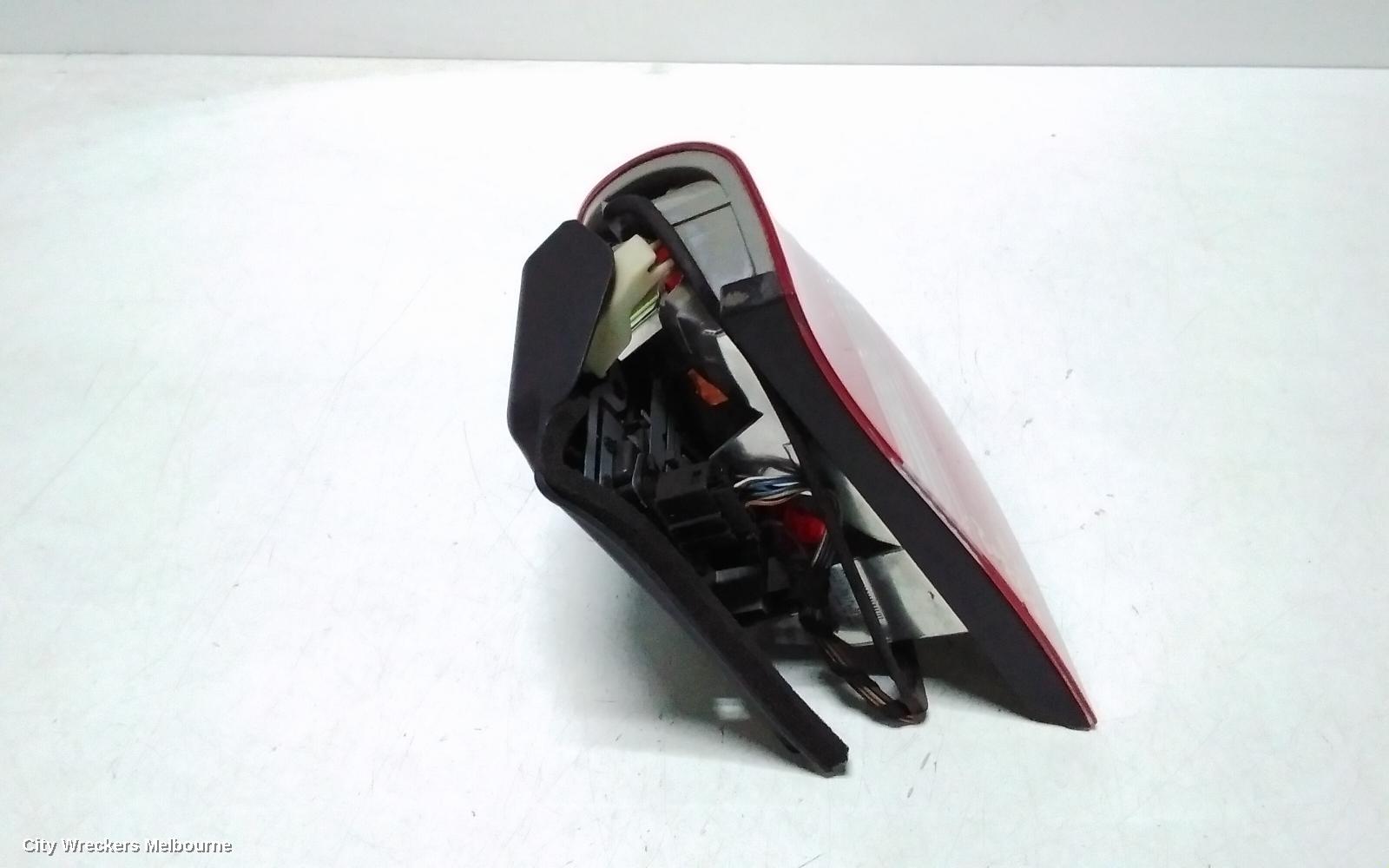 BMW 3 SERIES RIGHT TAILLIGHT, E46, SEDAN, CLEAR FLASHER TYPE, 10/2001 - 01/2005