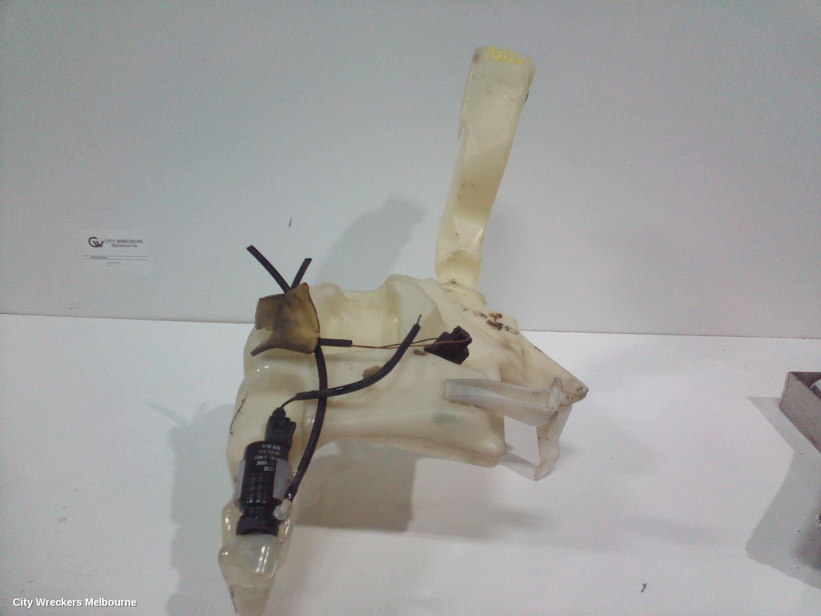 VOLKSWAGEN PASSAT WASHER BOTTLE, 3B/GP, 11/2002 - 11/2005