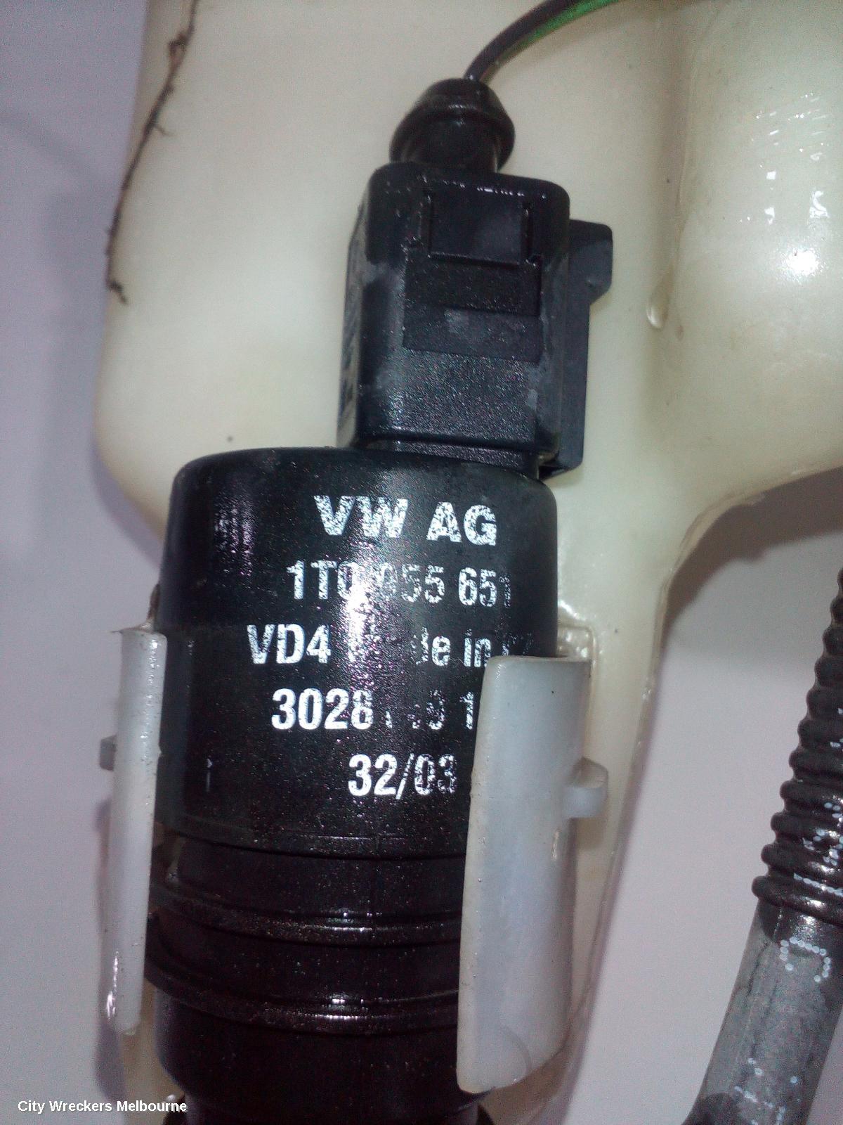 VOLKSWAGEN PASSAT WASHER BOTTLE, 3B/GP, 11/2002 - 11/2005