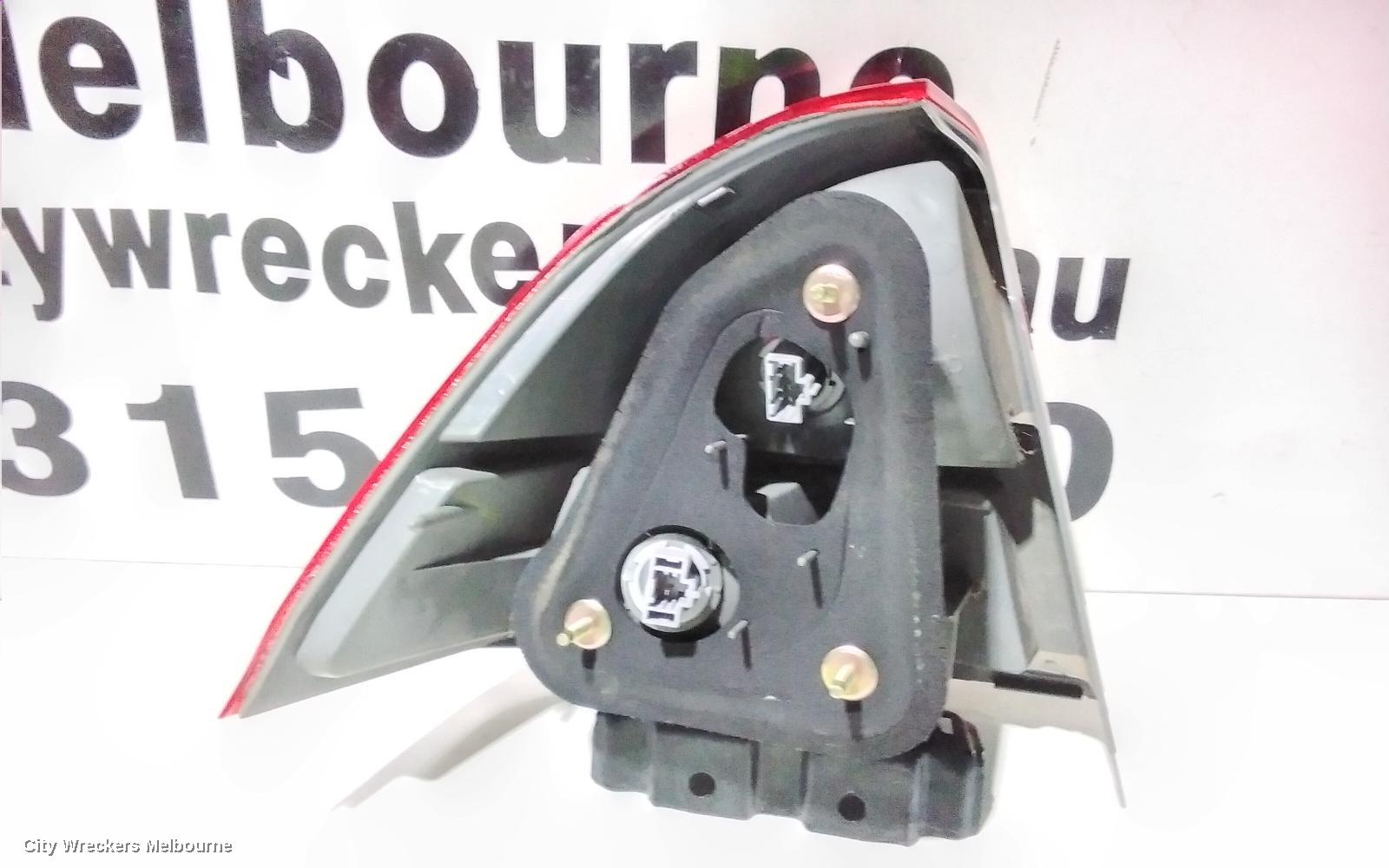 HONDA CIVIC RIGHT TAILLIGHT, 7TH GEN, SEDAN, LENS# P2662, 11/2000 - 09/2003