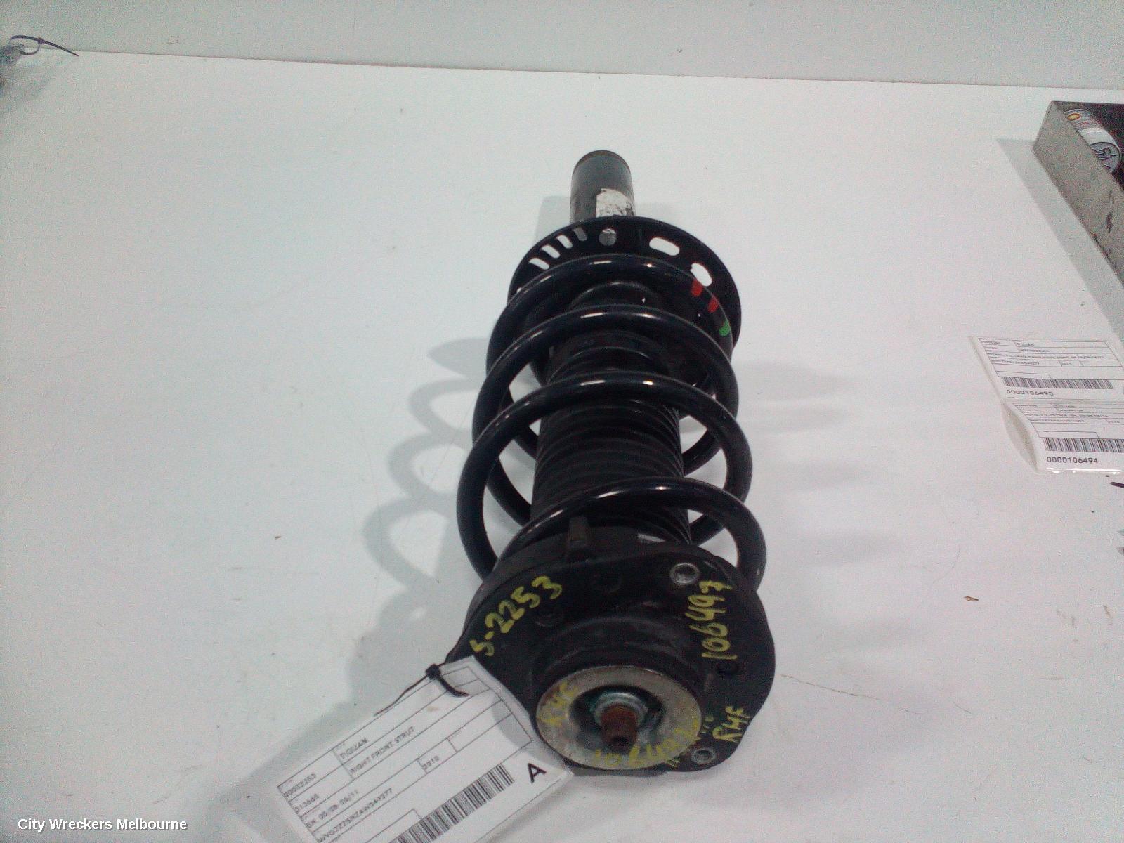 VOLKSWAGEN TIGUAN RIGHT FRONT STRUT, 5N, 05/2008 - 06/2011