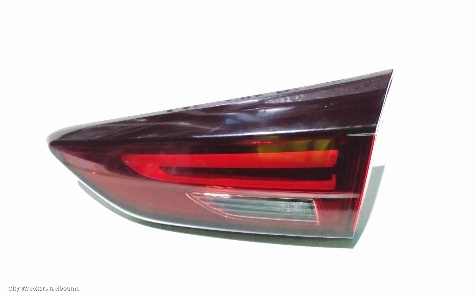 MAZDA CX3 REAR GARNISH, TAILGATE LAMP (RH SIDE), LED TYPE, DK, 06/2018 ONWARDS