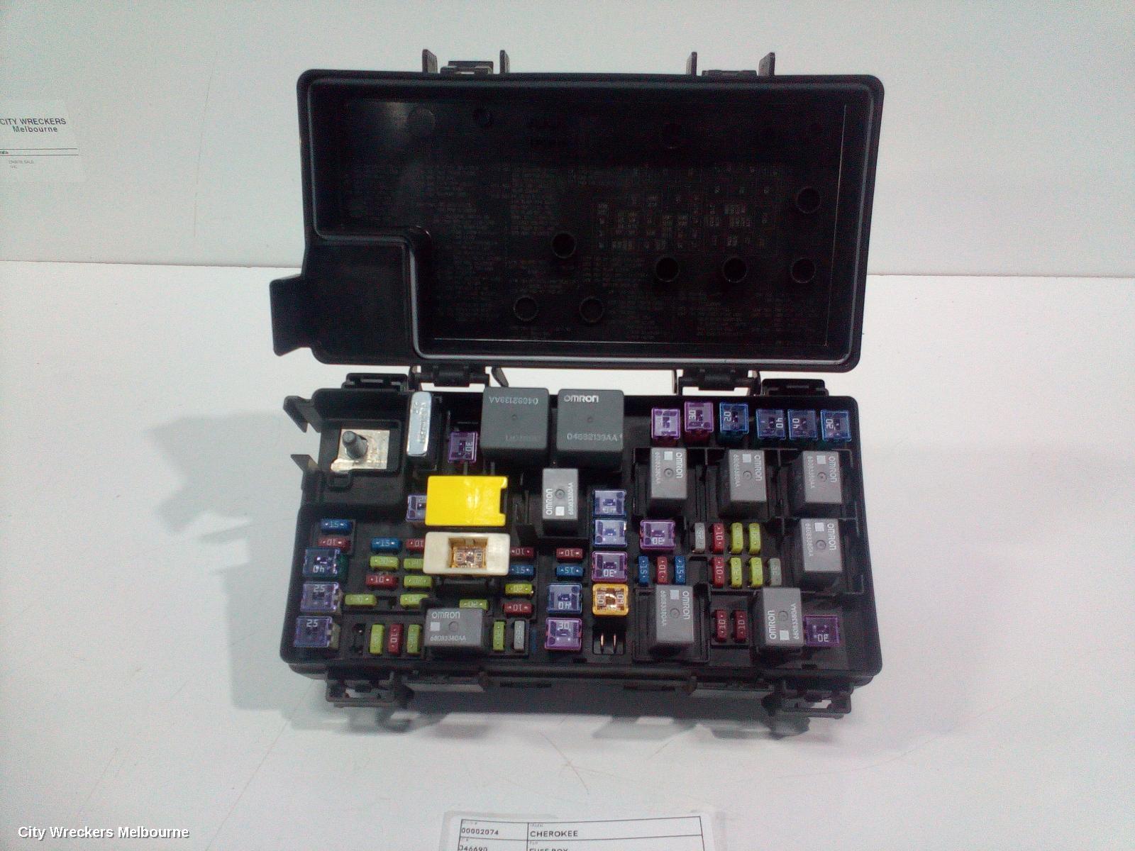 JEEP CHEROKEE FUSE BOX, ENGINE BAY, PETROL, KK, 11/2007 - 10/2012