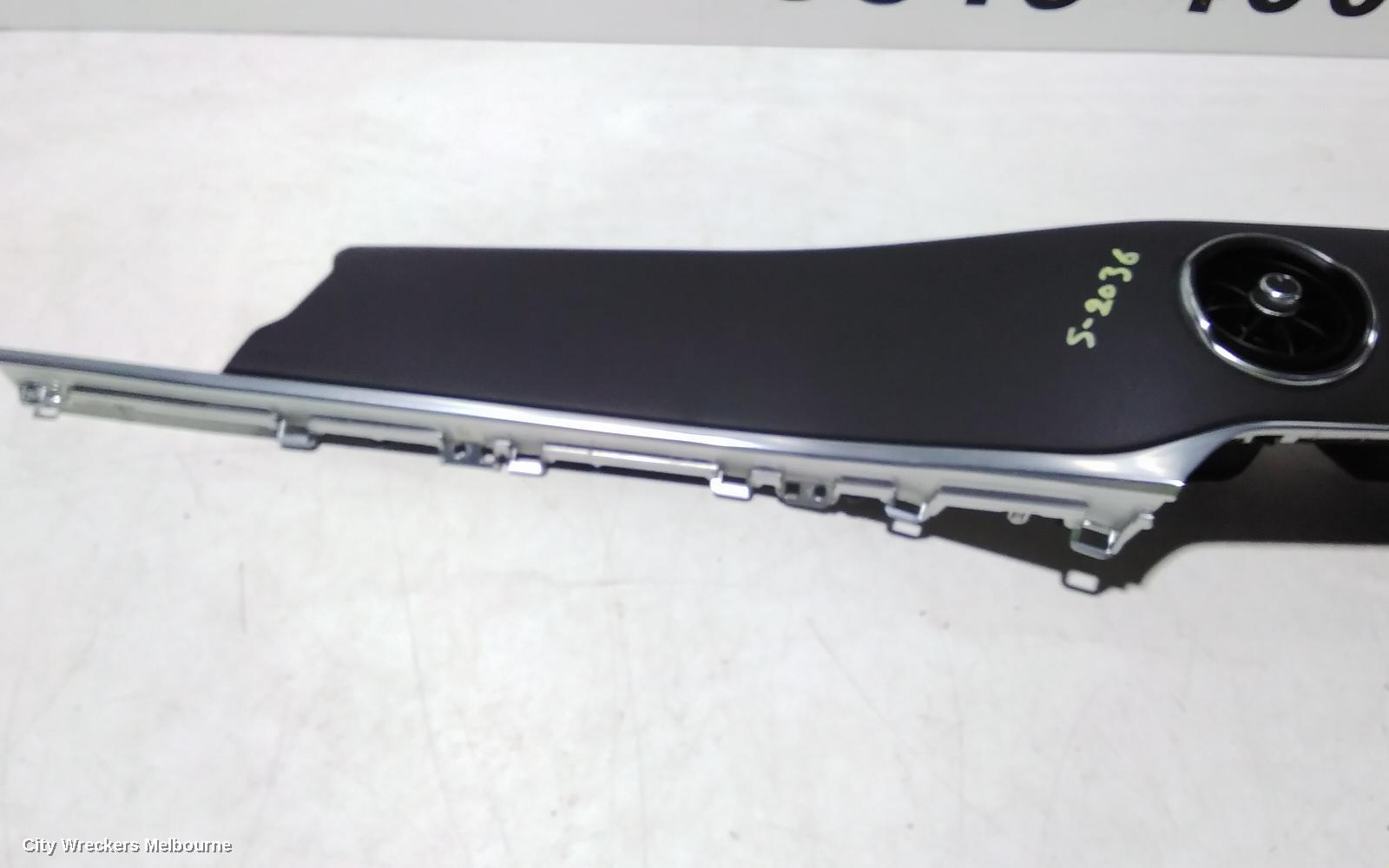 KIA STINGER, CK, 06/2017 - 04/2023, CENTRE AIRVENT WITH PUSH BOTTON: 106805