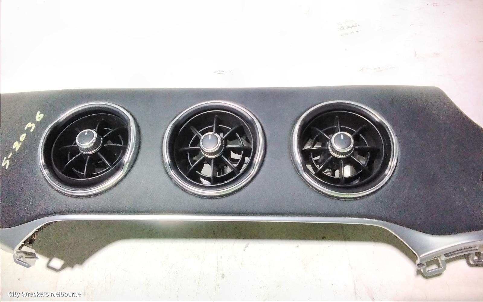KIA STINGER, CK, 06/2017 - 04/2023, CENTRE AIRVENT WITH PUSH BOTTON: 106805